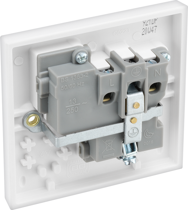 BG 921 -  900 Series White Moulded 13A Single Socket