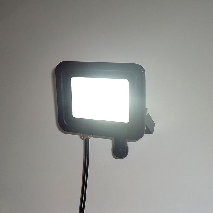 Eterna KFLD20 20W IP65 LED floodlight