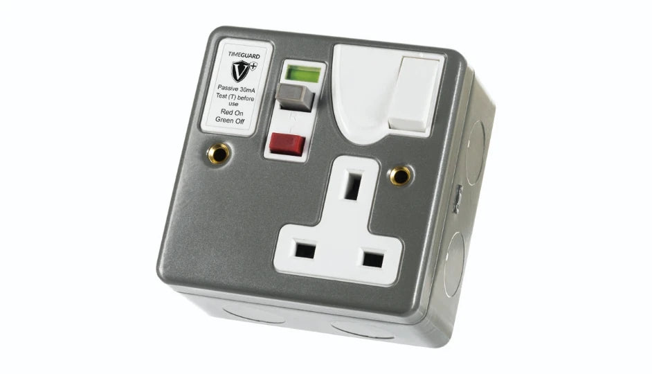 Timeguard RCD04MPVN Valiance+® RCD Protected Single Gang Metal Switched Socket – Passive