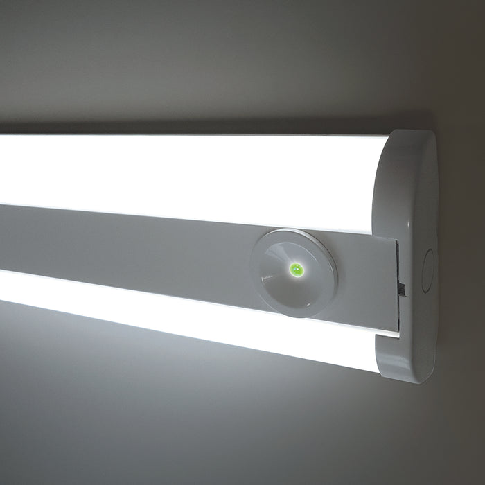 Eterna ELEGAN5EM3 5ft Emergency LED twin slimline ceiling fitting